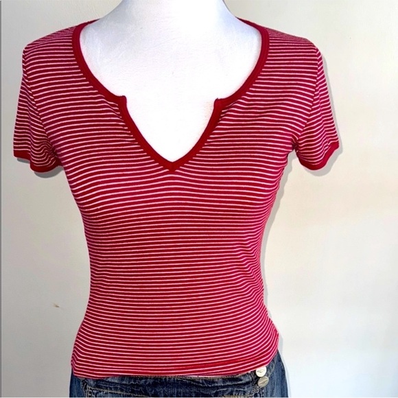 Urban Outfitters Red Striped Fitted Cut Out Tee size Xs - Picture 1 of 16